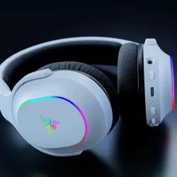 RAZER Barracuda X Chroma Blanc Casque Gaming sans Fil - Multiplateforme - Design Ergonomique - Microphone Cardioïde - USB-C