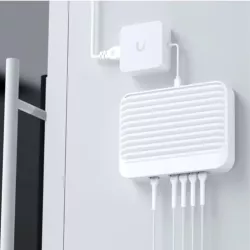 Ubiquiti - USW-FLEX-XG Switch Géré 4 x 100/1000/2.5G/5G/ 10GBase-T + 1 x 10/100/1000 (PoE+).