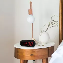 Radio réveil grand affichage écran 1.8'', Radio FM , Dual alarme, Led Rouge 1 port USB intégré pour la charge Noir
